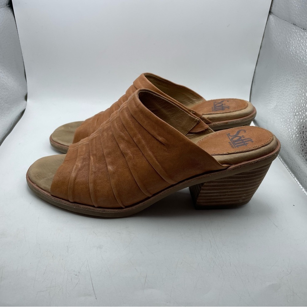 Sofft Women's Tan Leather wedges size 8